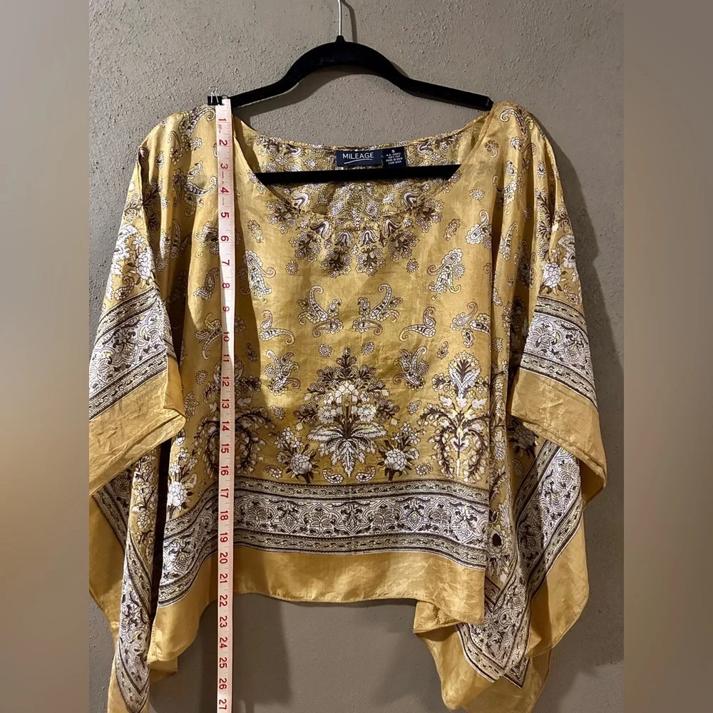 100% silk poncho top, size S, gold yellow color with pattern, butterfly sleeves - Picture 4 of 4